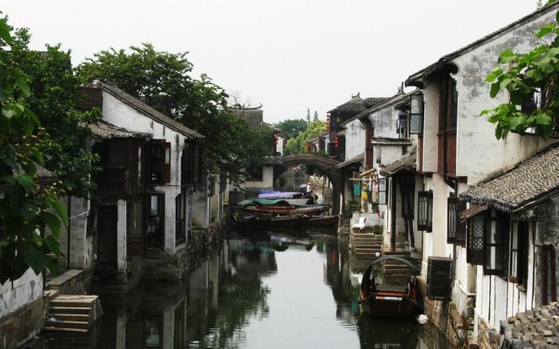 纽曼思0重大研发开支，46个人能搬上港股吗？